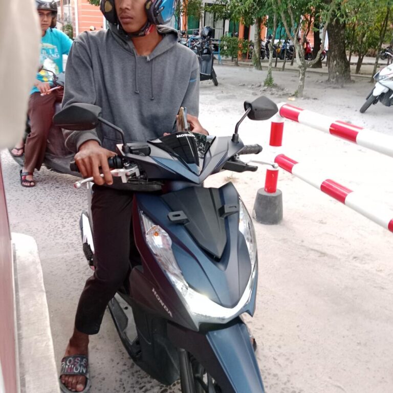 Masuk jalur darurat UGD/gk pake tiket