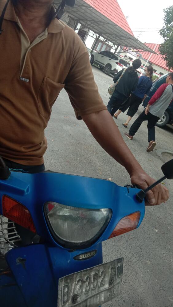 Katanya tiket dibawa istri dikenakan denda tapi katanya cuman punya duit 2.000