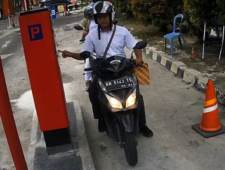 karyawan tidak gunakan ecard, tekan tiket namun tiket tidak diambil